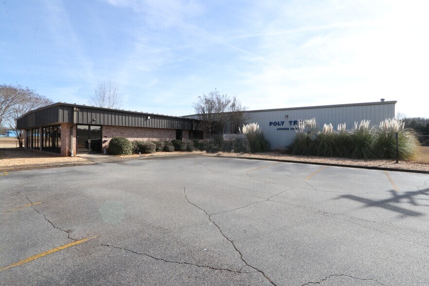 More Photos Of 238 Industrial Park Dr, Monticello Distribution For Sale