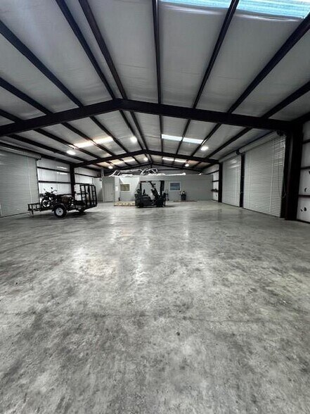 More Photos Of 2554 Highway 290 Hwy, Dripping Springs Warehouse For Lease