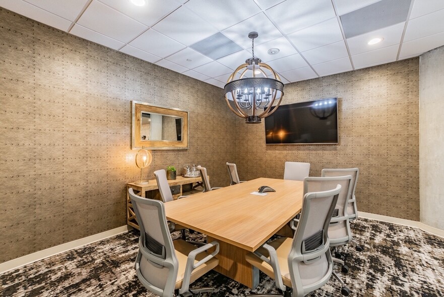 More Photos Of 400 N Ashley Dr, Tampa Office For Lease