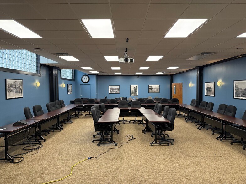 More Photos Of 3610 Shelby St, Indianapolis Manufacturing For Lease