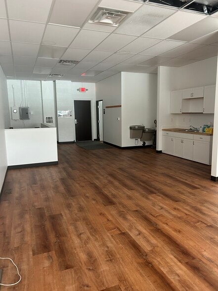 More Photos Of 3202-3210 Crooks Rd, Royal Oak Unknown For Lease