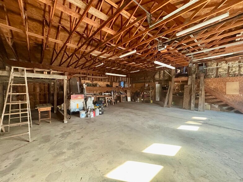 More Photos Of 406 Hercules Dr, Stockertown Flex For Lease