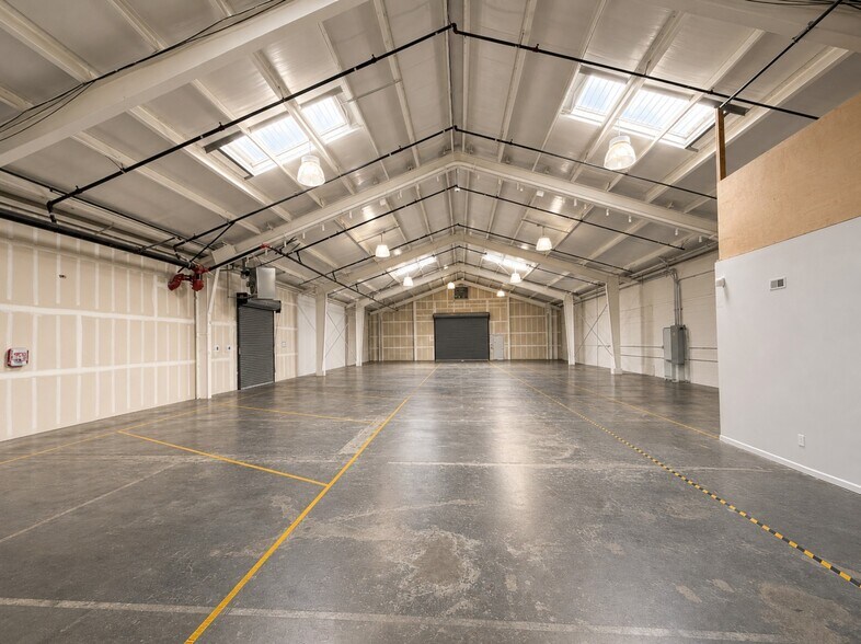 More Photos Of 593 Quarry Rd, San Carlos Warehouse For Lease