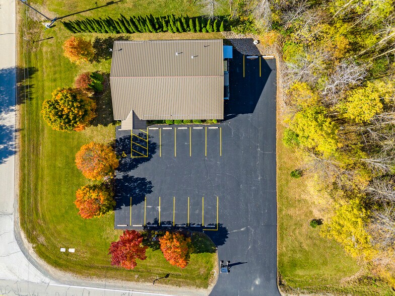 More Photos Of 14605 Velp Ave, Suamico Veterinarian Kennel For Lease