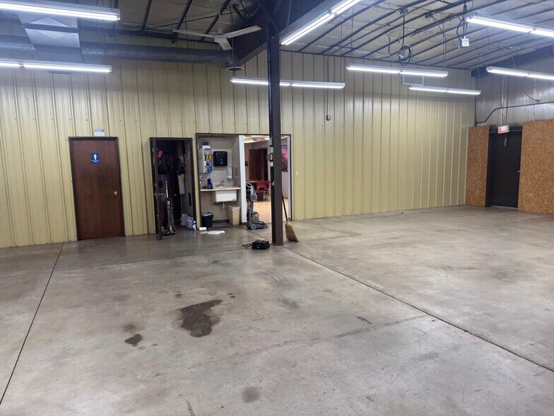 More Photos Of 1434 Progress Ln, Omro Distribution For Sale