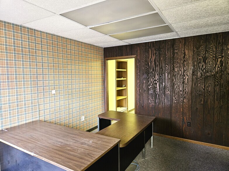 More Photos Of 15 E Eau Claire St, Rice Lake Office For Sale