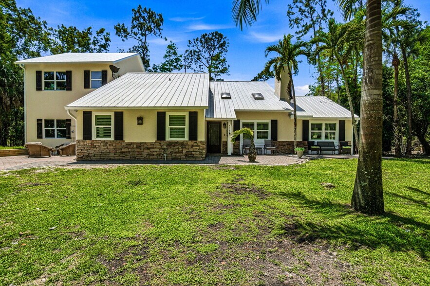 More Photos Of 4120 3rd Ave NW, Naples Apartments For Sale