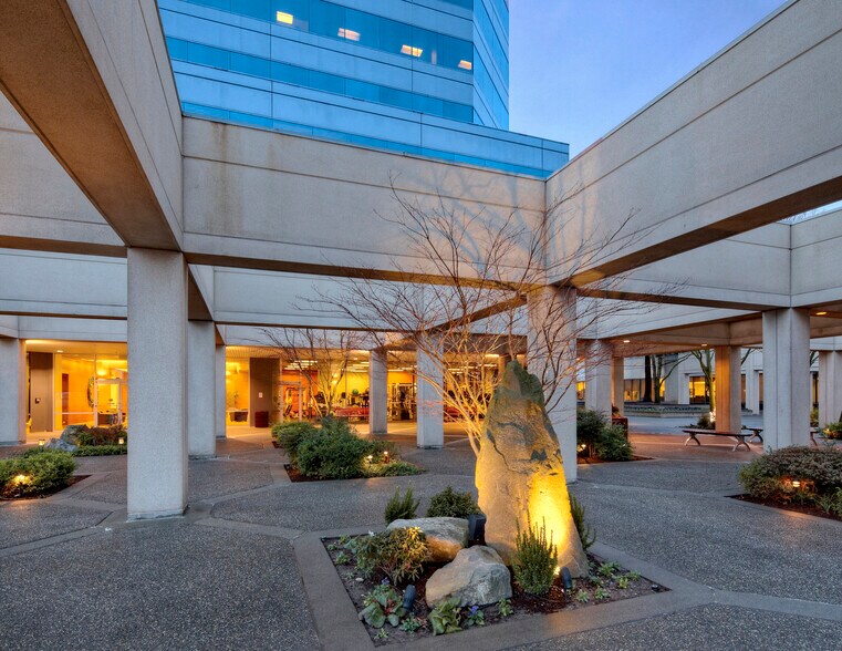 More Photos Of 6811 S 204th St, Kent Unknown For Lease