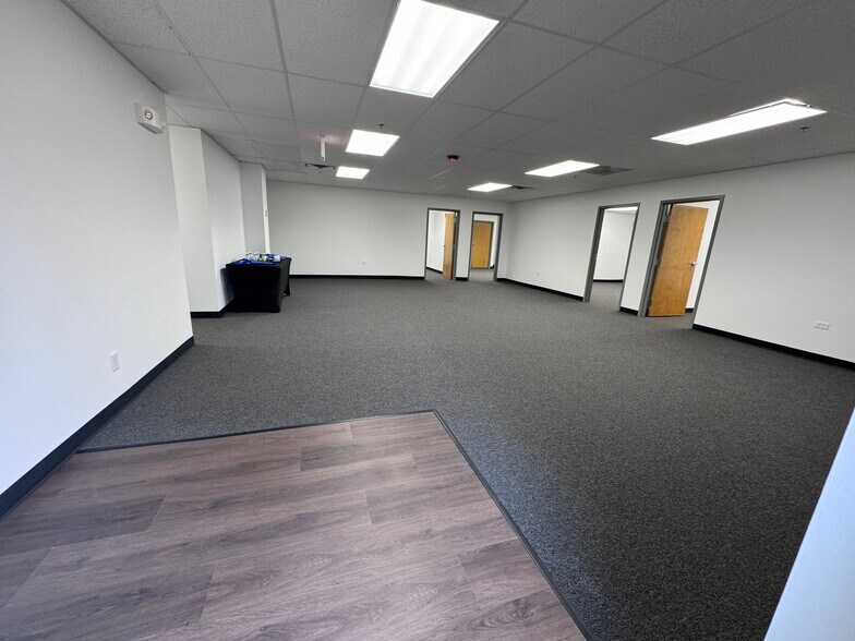 More Photos Of 1700 Landmark Rd, Aurora Warehouse For Lease