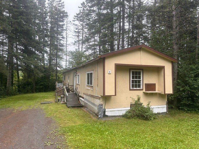 More Photos Of 3 1st St, Houlton Manufactured Housing Mobile Home Park For Sale