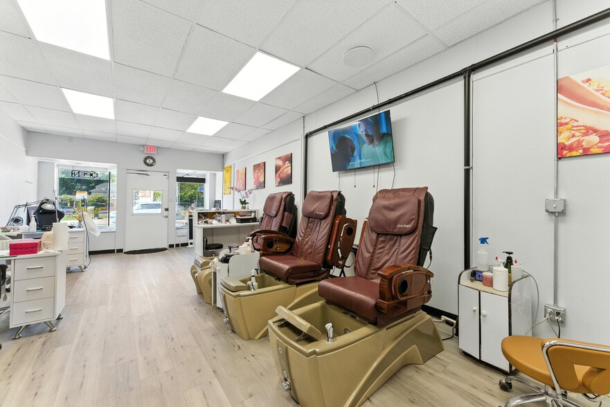 More Photos Of 752 Sumner Ave, Springfield Storefront Retail Office For Sale