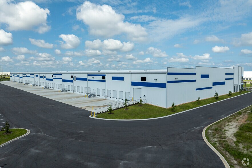 More Photos Of 1511 Zoo Pky, Jacksonville Distribution For Lease