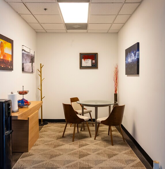 More Photos Of 640 S Glenwood Pl, Burbank Showroom For Lease