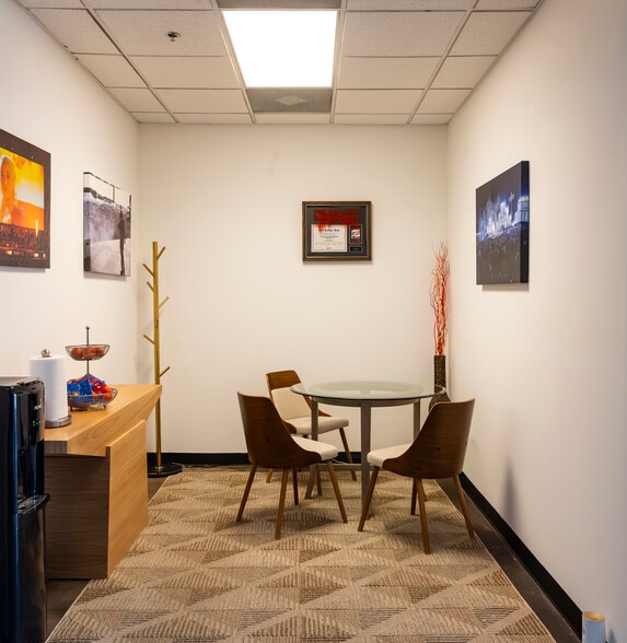 More Photos Of 640 S Glenwood Pl, Burbank Showroom For Lease