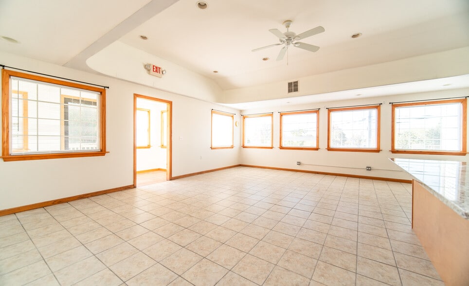 More Photos Of 110 Coe Ave, Middletown Restaurant For Sale