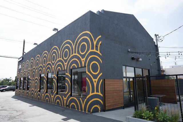 More Photos Of 2560 Lincoln Blvd, Venice Freestanding For Lease
