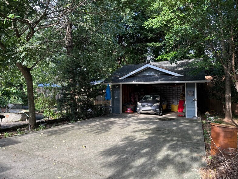 More Photos Of 3147 Shallowford Rd, Atlanta Office For Sale