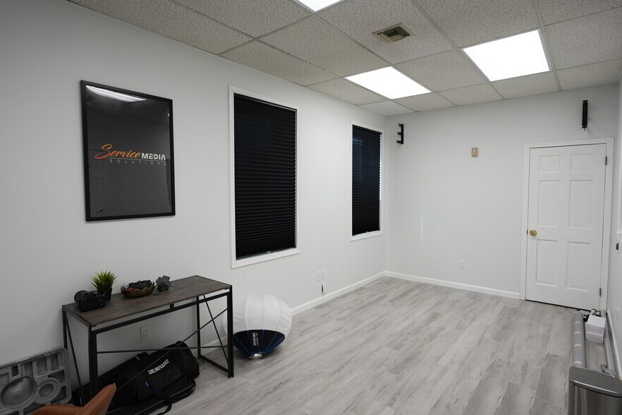 More Photos Of 38 Church St, Patchogue Loft Creative Space For Lease