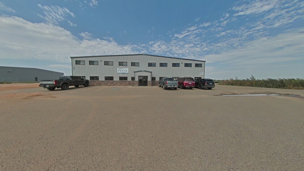 More Photos Of 603 Well St, Williston Warehouse For Sale