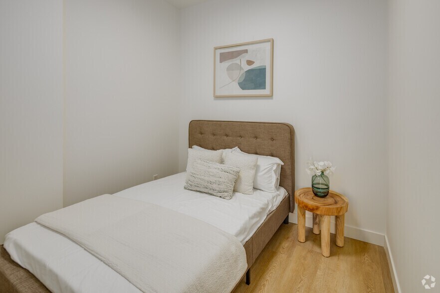 More Photos Of 612 Constance Av, Esquimalt Apartments For Lease