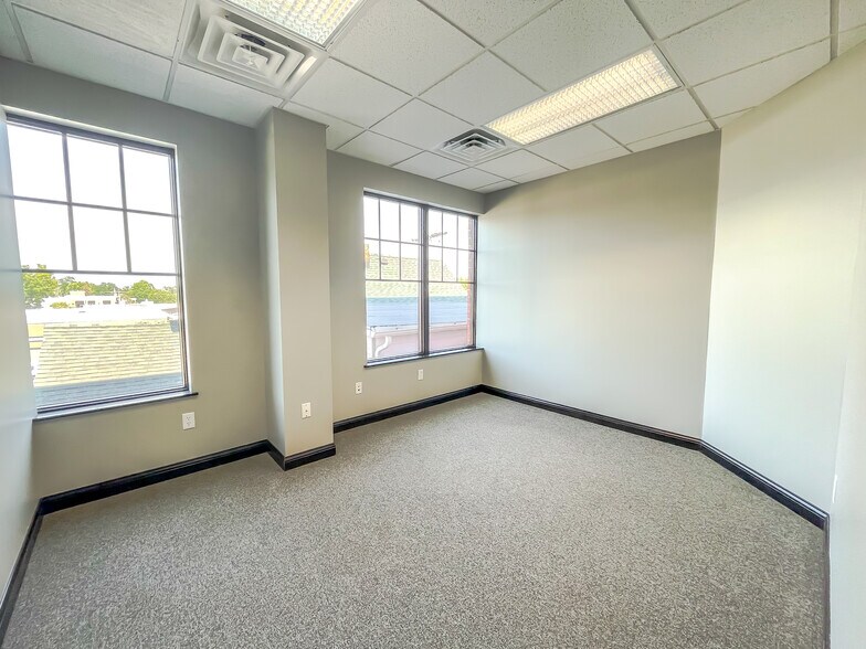 More Photos Of 123 N Main St, Crown Point Coworking Space