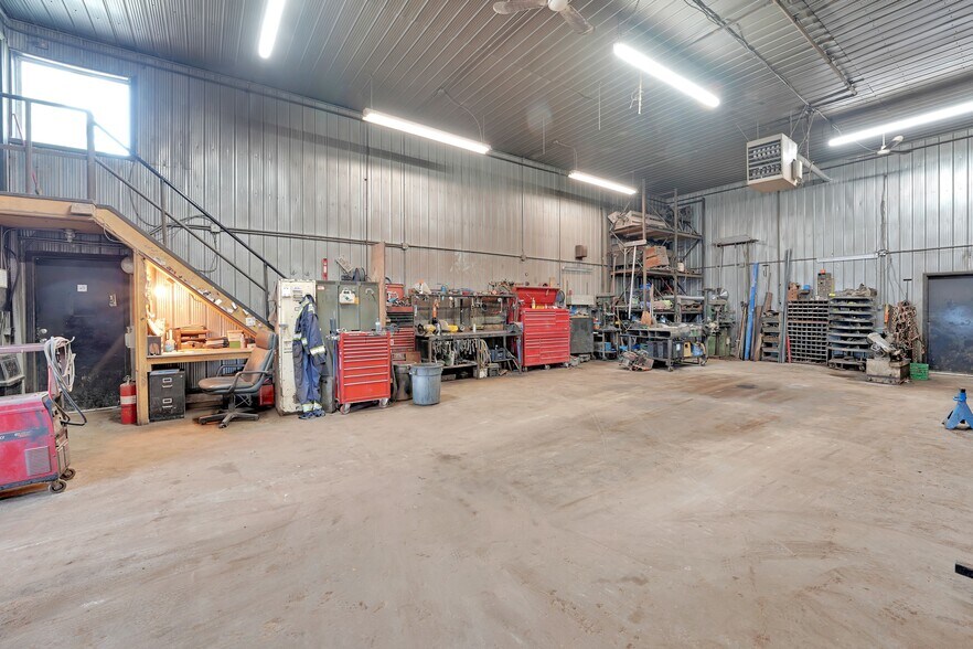 More Photos Of 8876 County Road 56, Utopia Warehouse For Sale