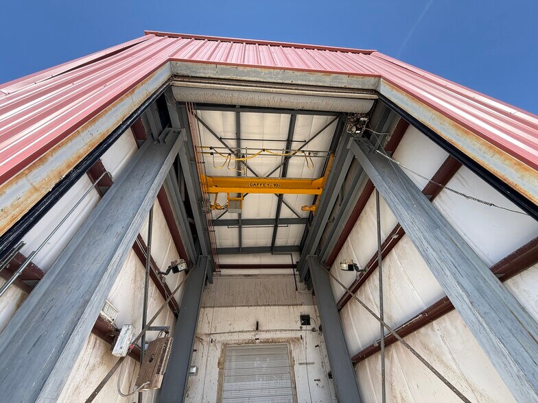 More Photos Of 1430 Vanderbilt Dr, El Paso Warehouse For Lease