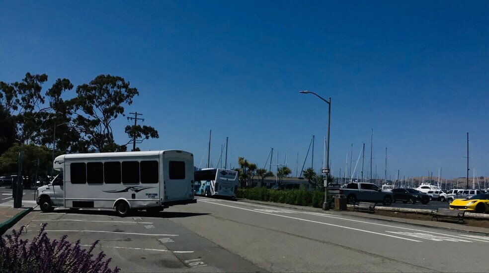 More Photos Of 681 Bridgeway, Sausalito General Retail For Sale