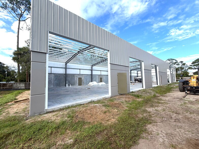 More Photos Of 2720 Hibiscus Dr, Edgewater Warehouse For Lease