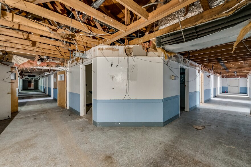 More Photos Of 1601 Kennedy St, Bonham Apartments For Sale