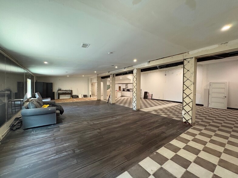More Photos Of 210 E Galena Ave, Aurora Restaurant For Sale