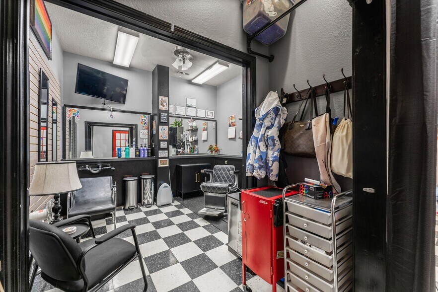 More Photos Of 208 N Main St, Nixa Freestanding For Sale