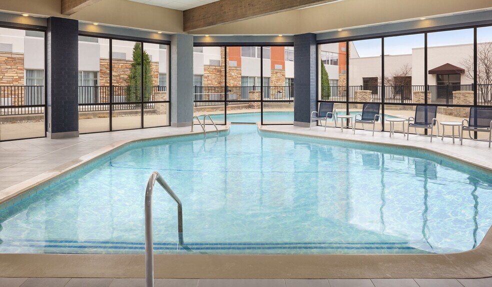 More Photos Of 4960 Towne Centre Rd, Saginaw Hotel For Sale