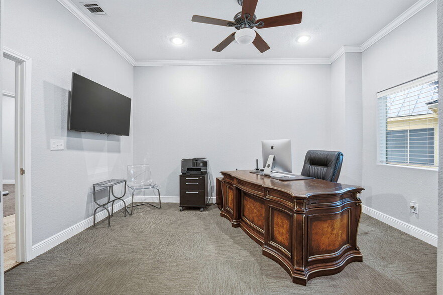 More Photos Of 15303 Huebner Rd, San Antonio Medical For Sale