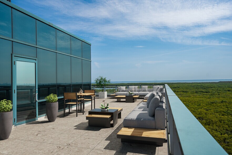 More Photos Of 1901 Ulmerton Rd, Clearwater Office Residential For Lease