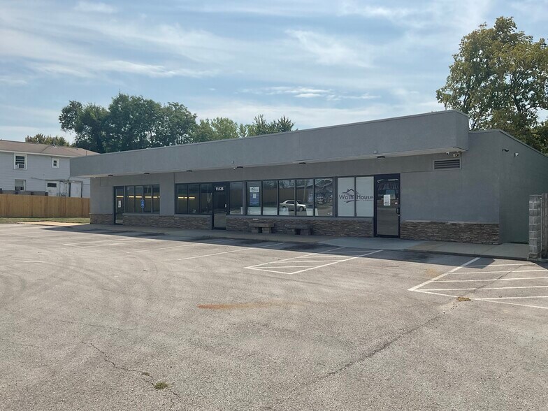 Primary Photo Of 11525 E 24 Hwy, Independence General Retail For Sale