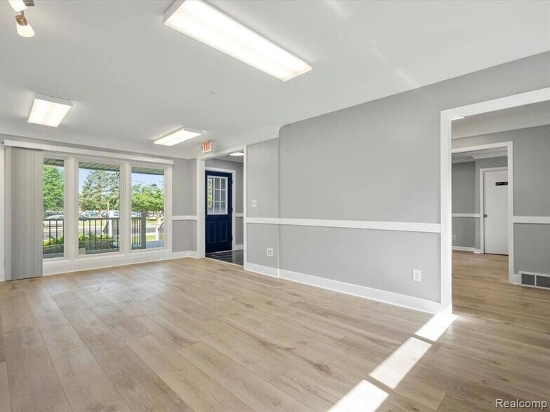 More Photos Of 30018 Orchard Lake Rd, Farmington Hills Medical For Sale