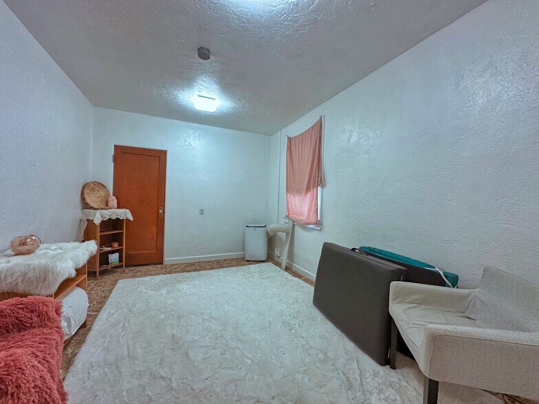 More Photos Of 111 2nd S Ave, Okanogan Storefront Retail Office For Sale