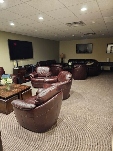 More Photos Of 6946 Post Rd, North Kingstown Medical For Lease