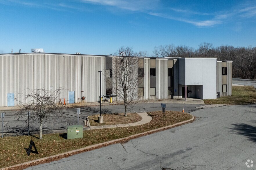 More Photos Of 5-9 Latti Farm Rd, Millbury Warehouse For Lease