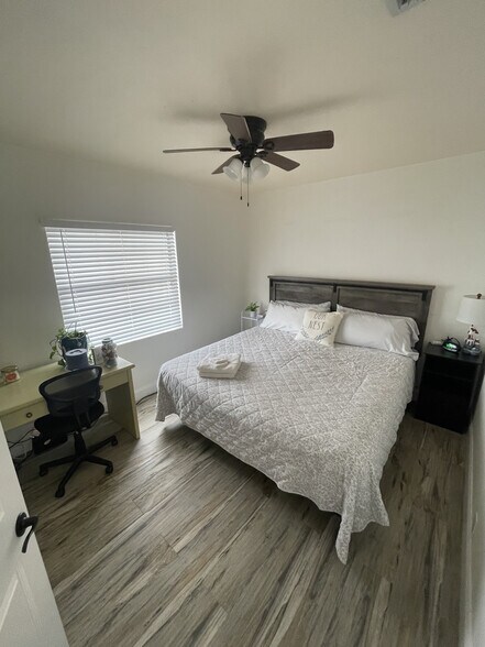 More Photos Of 100 Sandal Ln, Palm Beach Shores Apartments For Sale