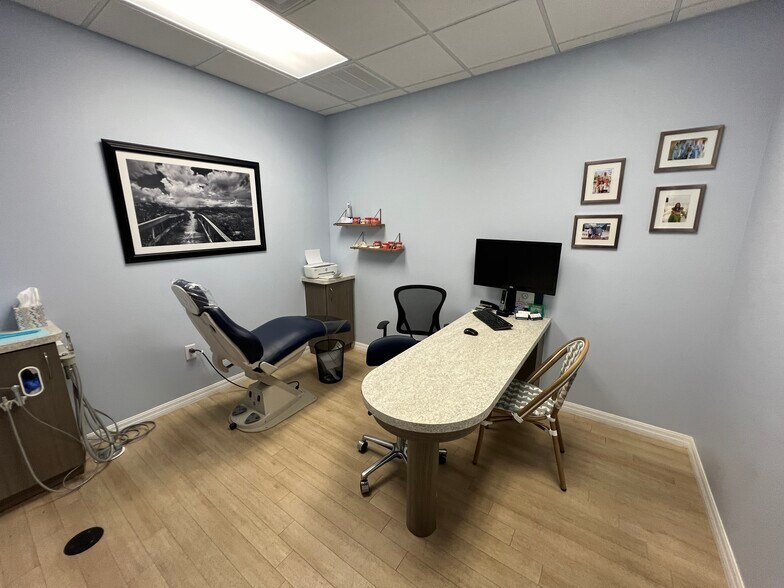 More Photos Of 13135 Kings Lake Dr, Gibsonton Medical For Lease