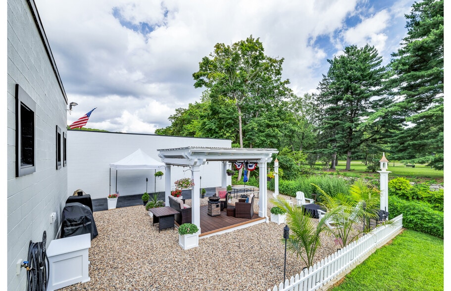 More Photos Of 300 Riverside Ave, Bristol Manufacturing For Sale