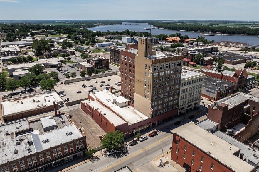 More Photos Of 516 Maine St, Quincy Flex For Sale