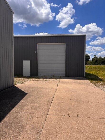 More Photos Of 804 SE 30th St, Des Moines Warehouse For Lease