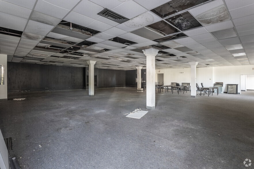 More Photos Of 228 N Ridgewood Ave, Daytona Beach Office Residential For Sale