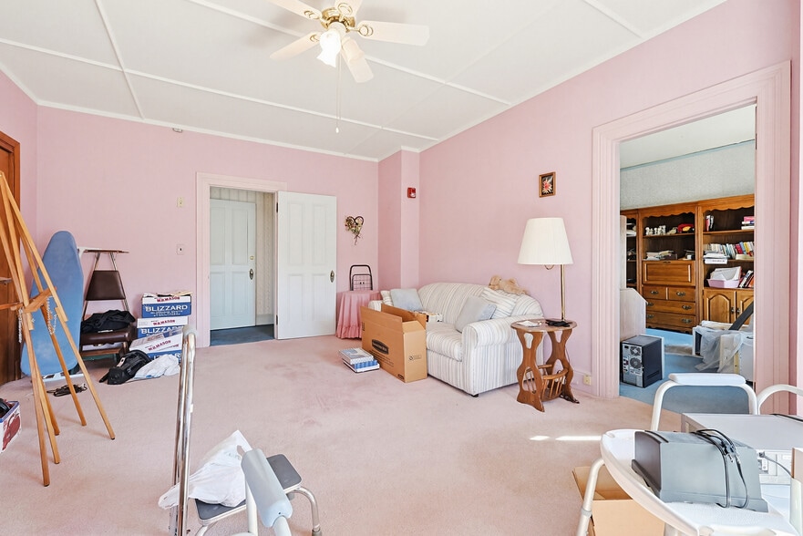 More Photos Of 1501 Lonsdale Ave, Lincoln General Retail For Sale