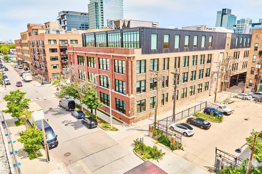 More Photos Of 210 N Racine Ave, Chicago Office For Lease