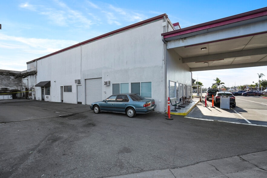Primary Photo Of 19232 Beach Blvd, Huntington Beach Auto Dealership For Lease