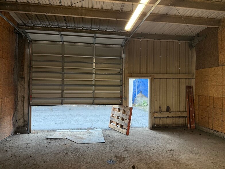 More Photos Of 5925 Payton Ave, Riverside Warehouse For Lease